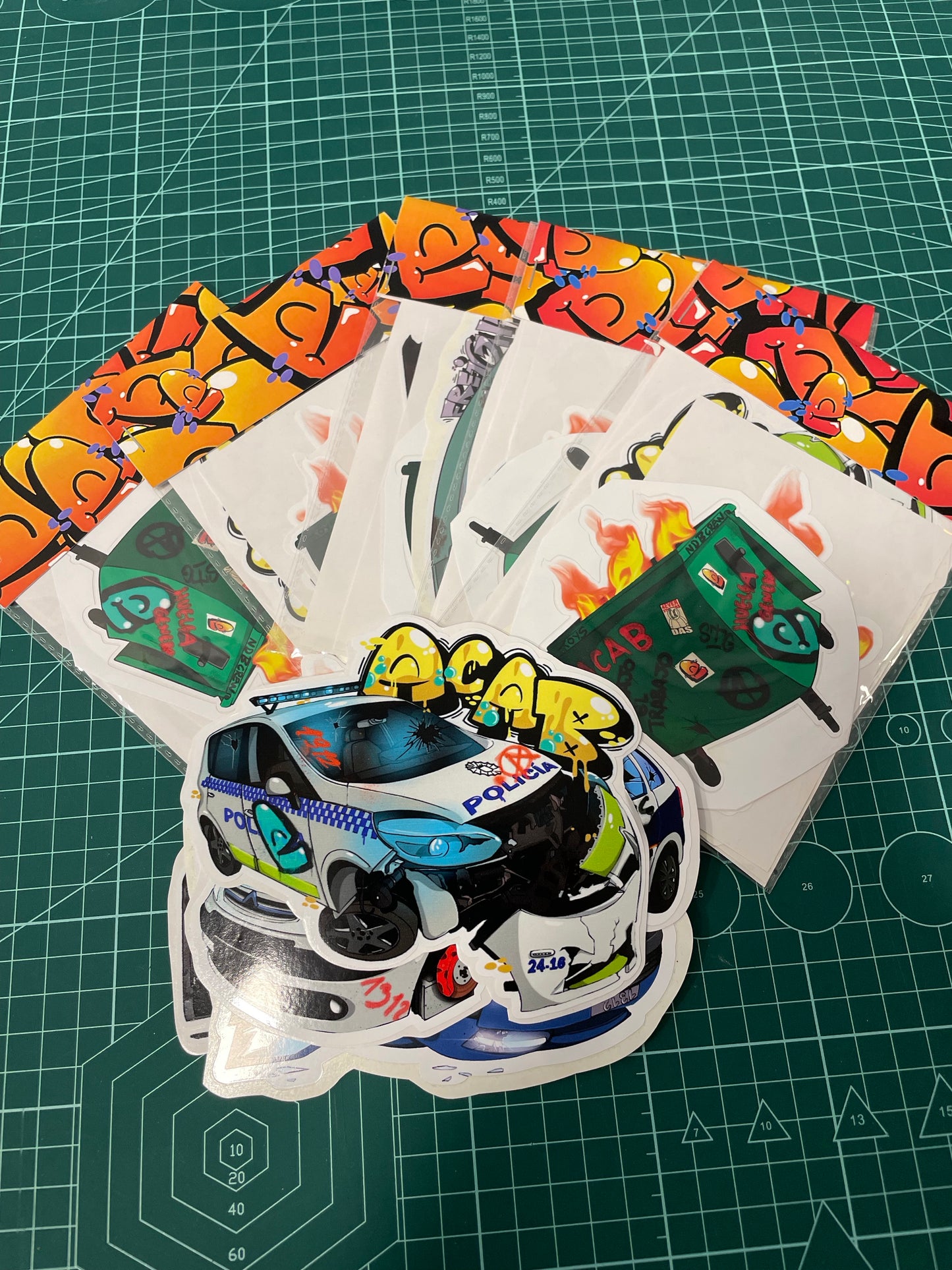 Destruye y huye sticker pack